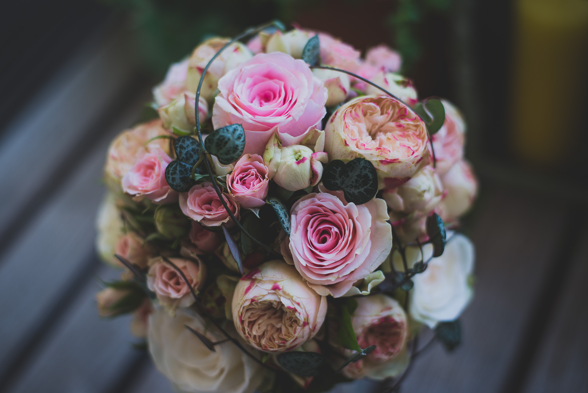 Una de las fotos de portada de Bodas con Arte, el ramo de novia de Claudia.